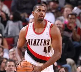 Qui est ce pivot, ancien joueur des New York Knicks, du Heat de Miami et des Phoenix Suns ?