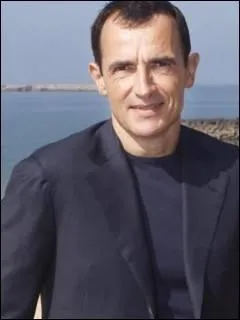 En 2009, j'ai t nomin aux Csars dans la catgorie meilleur acteur pour le film 'Deux Jours  Tuer'. Dans le film que j'ai ralis 'Bernie' j'incarne ausi le premier rle. Qui suis-je ?