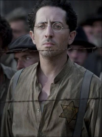 Clbre humoriste, j'ai dbut ma carrire d'acteur en 1997 avec 'Salut Cousin ! ' de Merzak Allouache. Je joue Schmuel Weismann dans 'La Rafle' (2010). Qui suis-je ?