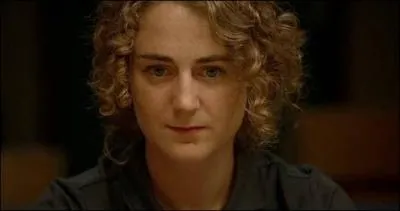 J'incarne le rle d'une employe charge du recrutement dans le film 'Intouchables', mais galement Roxane dans le film 'Tellement Proches' avec les mmes ralisateurs et Omar Sy, Qui suis-je ?