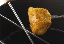 Chaudron d'huile parfume de laurier, cubes de poulet passs dans l'oeuf battu et la chapelure, sauces puissantes, c'est ?