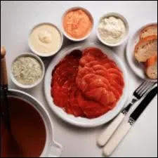 Chaudron de cidre, chalotes, herbes mlanges, morceaux de boeuf tendre, servir avec pommes fruits revenues au beurre, et pommes au four  la crme...