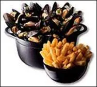 C'est vrai, il ne se cuisine pas sur la table, mais il est tellement convivial ce plat qu'on peut manger intgralement avec les doigts...