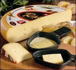 Petits plateaux individuels sous grill ou pice entire  racler, fromage,  agrmenter de jambon, lard fum, pommes de terre, oignons, herbes...