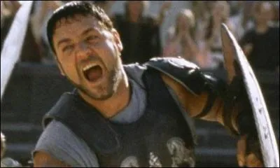 Que fait Maximus avant chaque combat ?