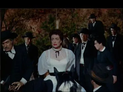 Le jeune bandit est pendu, mais Johnny Guitar sauve la vie de son amoureuse. De quelle manire ?