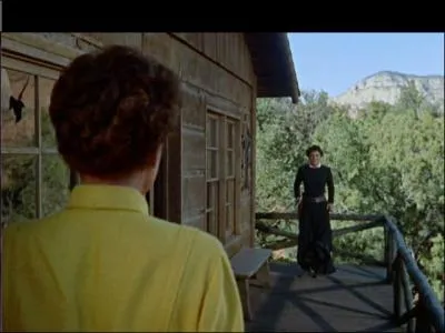 A la fin du film, un duel a lieu entre l'amoureuse de Johnny Guitar et sa rivale. Comment se nomme celle-ci ?