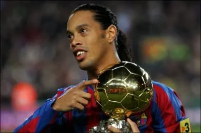 Quel joueur brésilien a remporté le Ballon d'or en 2005 ?