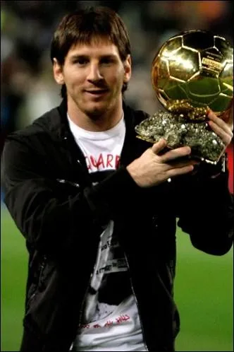 Quel joueur originaire d'Argentine a remport le Ballon d'or quatre annes conscutives (en 2009, 2010, 2011 et 2012) ?