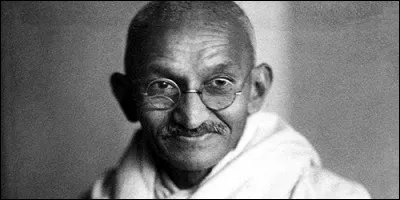 Quelle était la profession de Gandhi avant d'être un dirigeant nationaliste indien ?