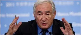 ''Dominique nique nique 
S'en allait tout simplement 
Routier, pauvre et chantant 
En tous chemins, en tous lieux 
Il ne parle que du Bon Dieu''