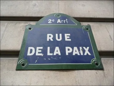 ''Pour mettre un hôtel rue de la Paix (bis) 
Un monde où tout le monde s'aimerait 
Enfin 
J'achète un château en Espagne (bis) 
J'achète un monde où tout le monde gagne 
À la fin''