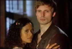 Dans l'pisode 2, Arthur embrasse-t-il Guenivre ?