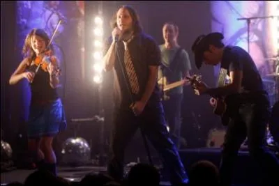 Quel groupe qubcois a  son rpertoire une chanson intitule 'Les hirondelles', dont le refrain dit : L'image que l'on donne n'est pas toujours la bonne, volent volent les hirondelles' ?