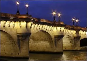 Quel est le nom de ce plus ancien pont de Paris ?