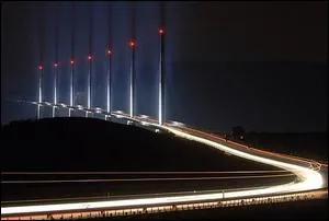 De combien de piles le Viaduc de Millau est-il constitu ?