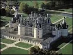 Vous pouvez voir ce beau chteau  Chambord ( 41 ), o les habitants se nomment ...
