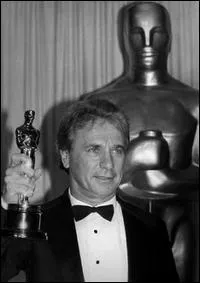 Quel est ce compositeur franais qui brandit, en 1963, l'Oscar de la meilleure musique de film pour 'Lawrence d'Arabie' ?