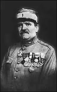 Quel officier commandait le fort de Vaux lors de la bataille de Verdun ?