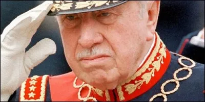 Le coup d'Etat destituant le gouvernement Allende en 1973 au Chili a été mené par :