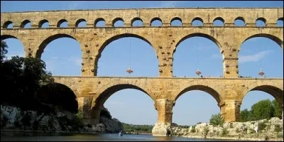 Certains aqueducs romains mesuraient plus de 100 km de long.