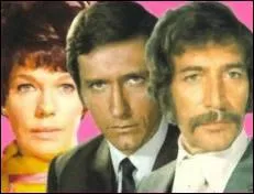 De droite vers la gauche, Jason King (Peter Wyngarde) et Stewart Sullivan (Joel Fabiani) et  qui donc , composent les hros de la srie Dpartement S ?