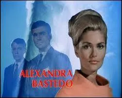 Dans cette srie, chaque protagoniste dispose d'un pouvoir spcial. Voici Sharon Mac Ready, joue par Alexandra Bastedo. A quelle occasion a-t-elle, comme ses collgues, acquis ces pouvoirs ?
