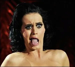 Indice : she kissed a girl...