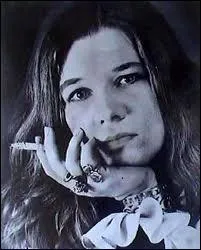 Elle fut l'une ou LA plus grande chanteuse blanche de blues rock. L'alcool et la drogue ont eu raison d'elle. Elle meurt le 4 octobre 1970 d'une overdose d'hrone.