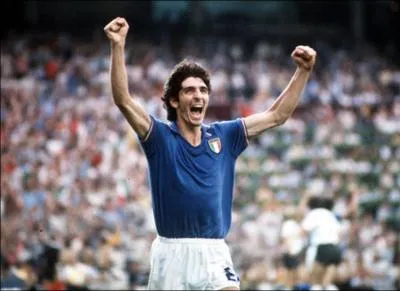 Il est champion du monde avec l'quipe d'Italie de football en 1982 en Espagne 1982, il est dsign Ballon d'or , il s'agit de ...