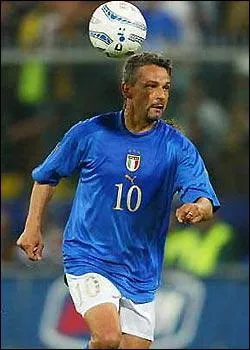 Ballon d'or et Meilleur footballeur de l'anne FIFA en 1993, il tait surnomm le 'divin  la queue de cheval' , il s'agit de ... , il s'agit de ...