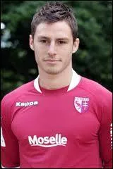 Qui est ce joueur de foot ?