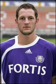 Qui est ce joueur de foot ?