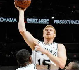 Qui est cet ailier/pivot, ancien joueur universitaire des Florida Gators ?