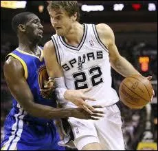 Qui est cet ailier/pivot brsilien des Spurs ?