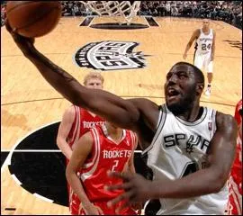 Qui est cet ailier/pivot des Spurs ?