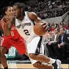 Qui est cet ailier rookie des Spurs ?