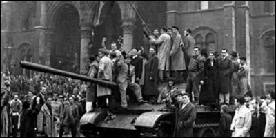 Quelles armées sont intervenues en Hongrie en 1956 ?