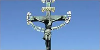 Qu'y avait-il d'inscrit sur la croix ?