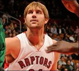 Qui est ce pivot, ancien joueur des Chicago Bulls et des New Orleans Hornets ?