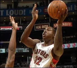 Qui est cet ailier, ancien joueur universitaire des North Carolina Tar Heels ?