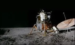 Quel est le nom de cet engin spatial ? Est-il rel ou fictif ?