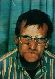 Patrick Dils, condamné à perpétuité pour le meurtre de deux enfants a passé 15 ans en prison. Il sera libéré puis reconnu innocent en 2002 car un tueur en série rôdait dans le coin :