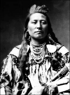 Son nom signifie 'Beaucoup de Coups' ou 'Beaucoup de Victoires'