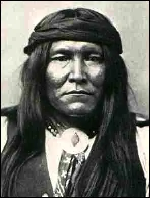 En 1872, il accepte d'engager des ngociations de paix avec le gnral Howard.