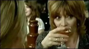 Qui a aid Sylvia  dcorer l'glise pour le mariage de Brook ?