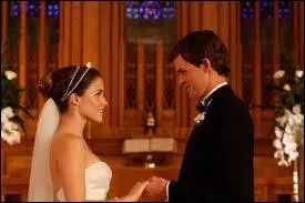 Qui n'est pas prsent au mariage de Brook et Julian ?