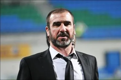L'ancien footballeur Eric Cantona a annonc son intention de se prsenter  l'lection prsidentielle le 9 janvier. Quel thme porte-t-il principalement ?