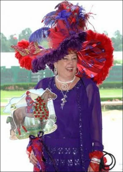 C'est un mollusque dont la coquille intrieure est de la mme couleur que le collier de cette acharne des hippodromes !