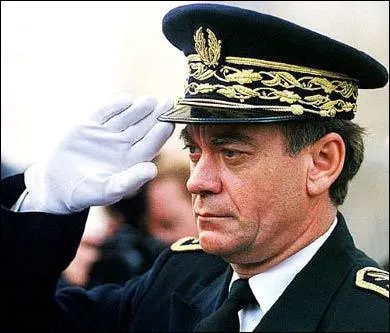 Le préfet Bernard Bonnet lui succède en Corse... Lui aussi, il va avoir des ennuis et même être condamné à de la prison ferme pour avoir...